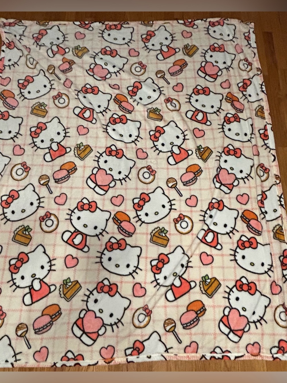 Hello Kitty Blanket - Picture 4 of 4